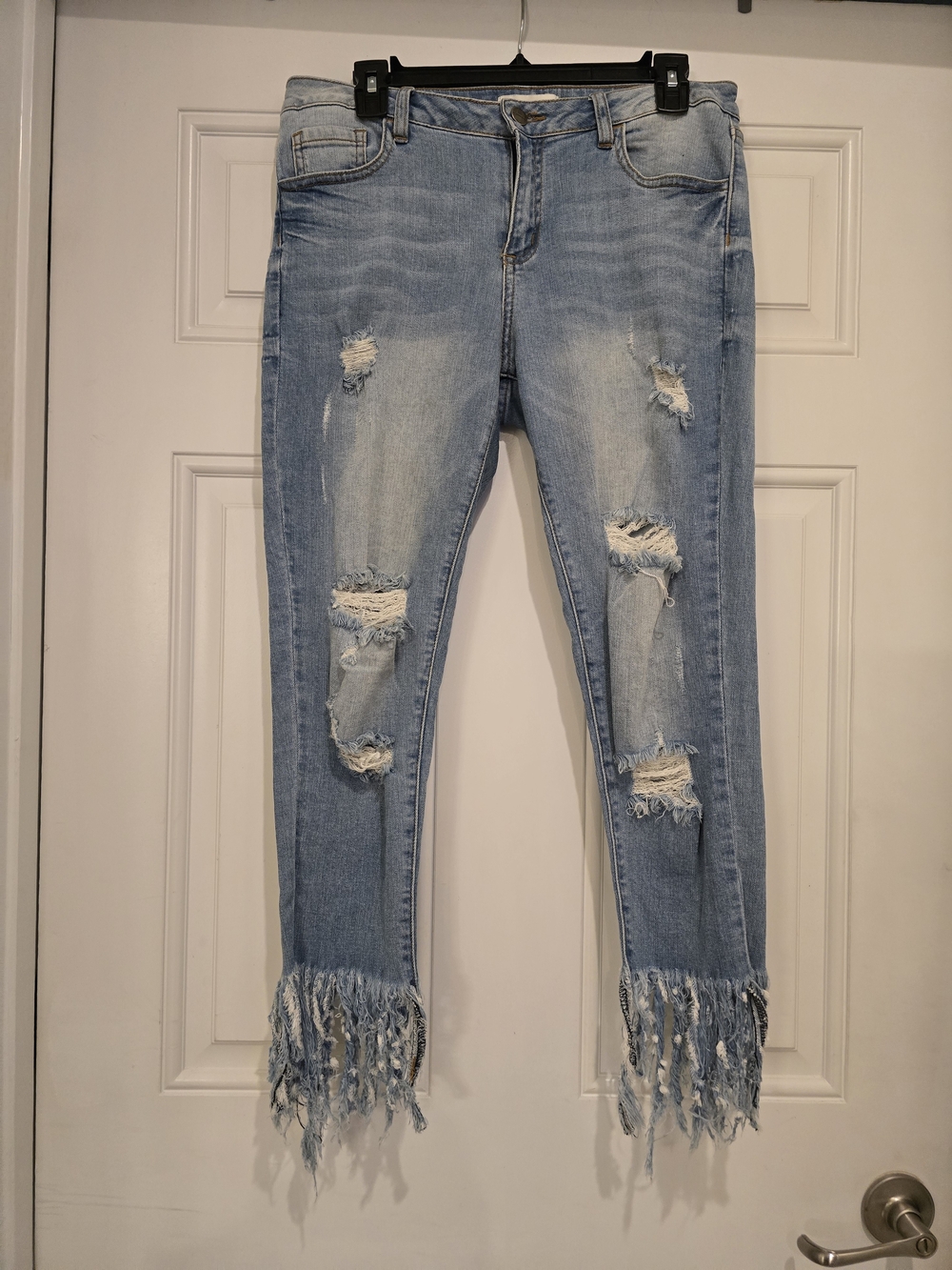 Frayed Hem Distressed Ankle Jeans in Light Blue - Brand Unspecified